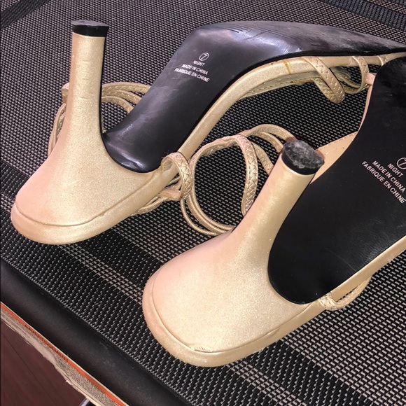 Shoes . Heels. Beige silk material - Picture 5 of 7